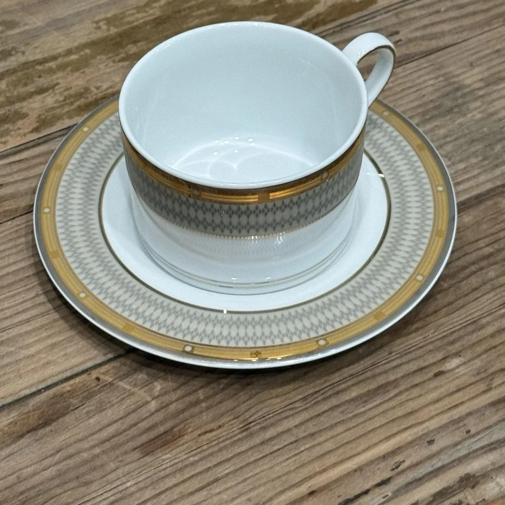 Lot of 2 Mikasa Cambridge Porcelain Cups & Saucers Y0501 Esquire Line Gold Gray